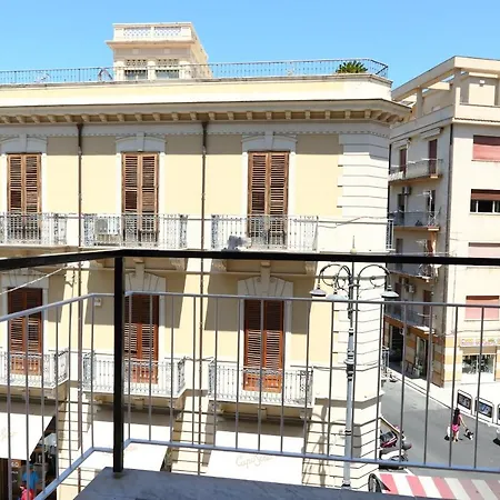 Balcone Giglio צ'פאלו
